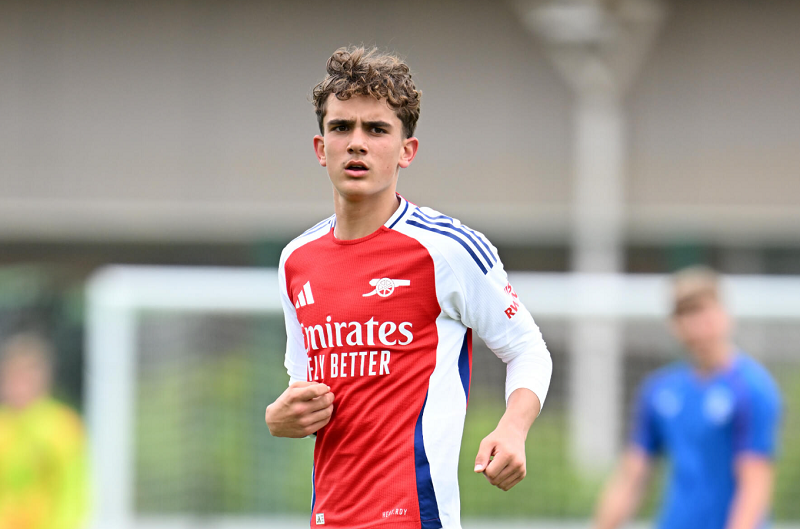 max-dowman-vien-ngoc-quy-co-the-giup-arsenal-tiet-kiem-hang-trieu